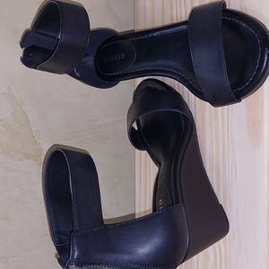 Torrid- Black Double Strap Zip Back Mini Wedges